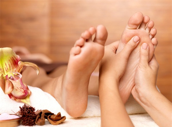 massage bàn chân mùa đông