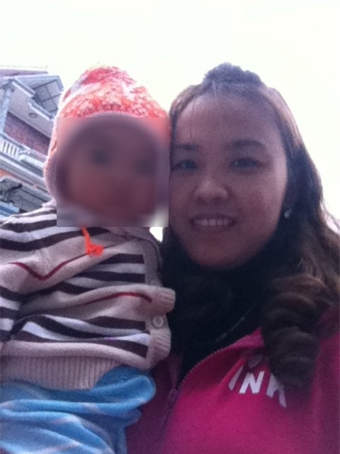 Chị Hồng và con trai ngày còn hạnh phúc (ảnh do gia đình cung cấp).