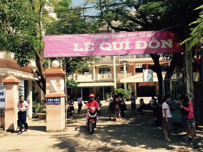 Phu huynh to giao vien 'di' hoc sinh vi khong hoc them hinh anh 1