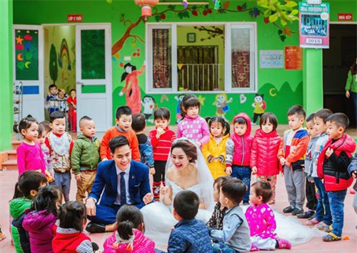 bat ngo voi bo anh cuoi cua co giao mam non ngay trong truong - 2