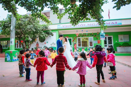 bat ngo voi bo anh cuoi cua co giao mam non ngay trong truong - 3