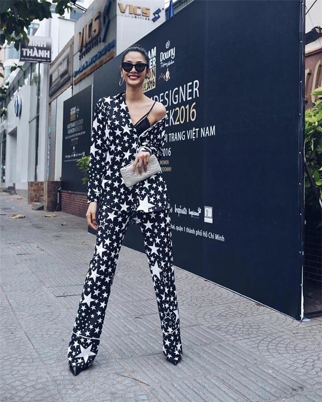 thoi trang duong pho sao viet dep: hoang thuy khoe noi y tao bao