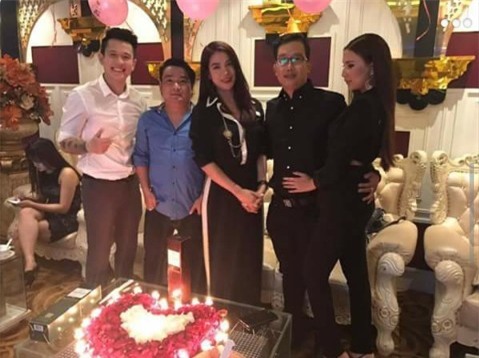Truong Ngoc Anh phu nhan dang yeu dan em kem 13 tuoi hinh anh 1