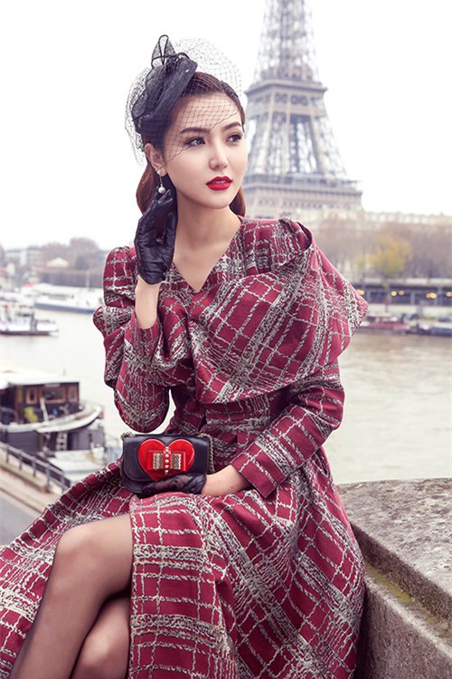 ngoc duyen dep khong ti vet khi dao choi tren duong pho paris - 1
