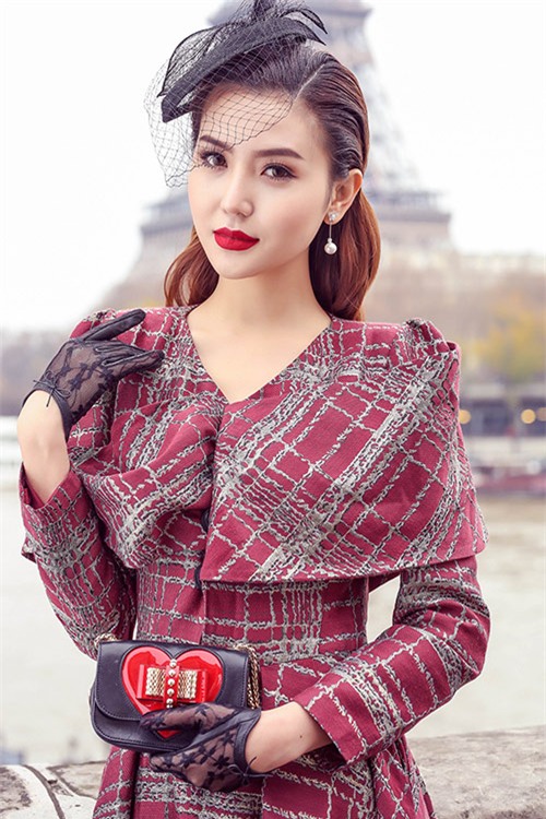 ngoc duyen dep khong ti vet khi dao choi tren duong pho paris - 3