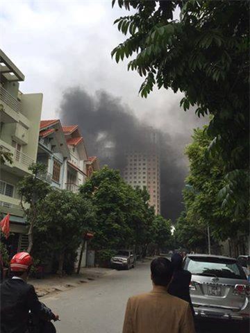 Cháy chung cư Xa La, dân nháo nhào tháo chạy