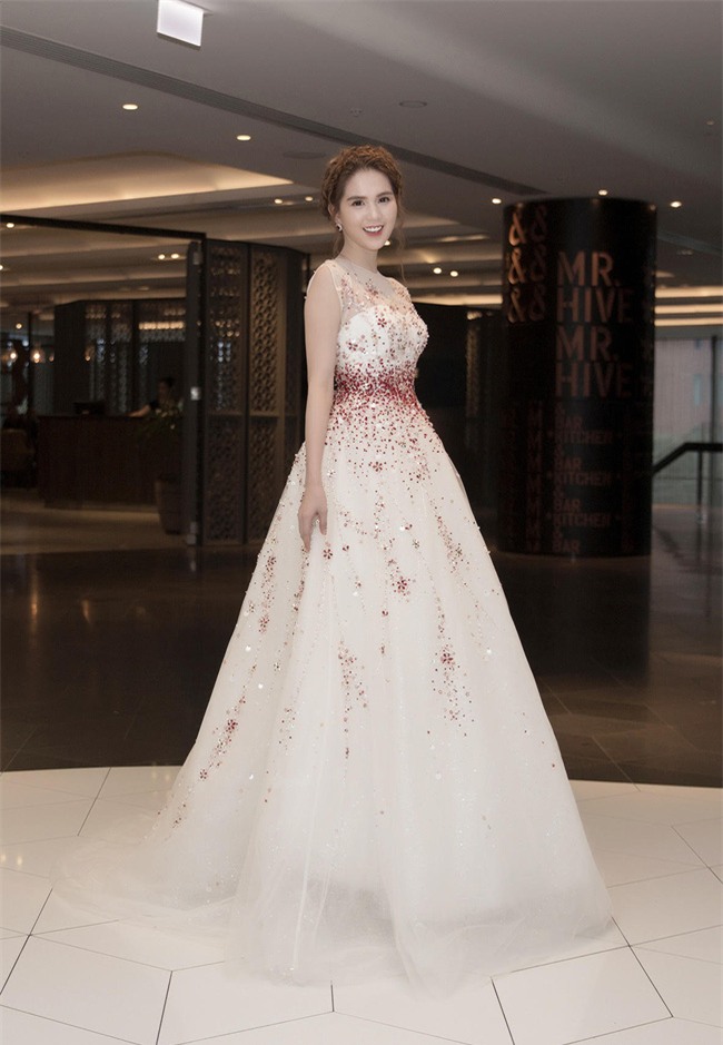 ai cung phai tam tac vi ngoc trinh co nhung bo vay ao sieu dep nhu the nay - 10