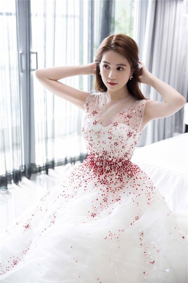 ai cung phai tam tac vi ngoc trinh co nhung bo vay ao sieu dep nhu the nay - 11