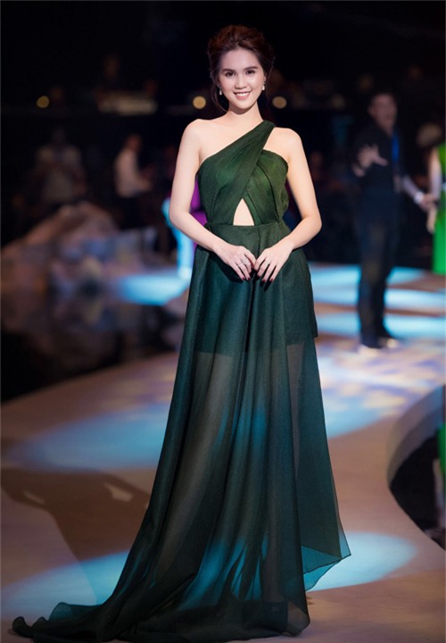 ai cung phai tam tac vi ngoc trinh co nhung bo vay ao sieu dep nhu the nay - 8