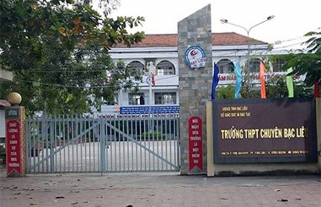 Lanh dao truong chuyen bi to trinh do khong dat chuan hinh anh 1