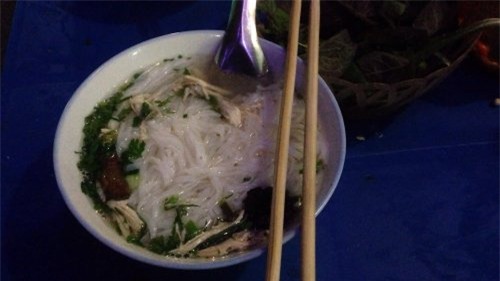 Phở đêm giá 5 nghìn ở thành phố dệt
