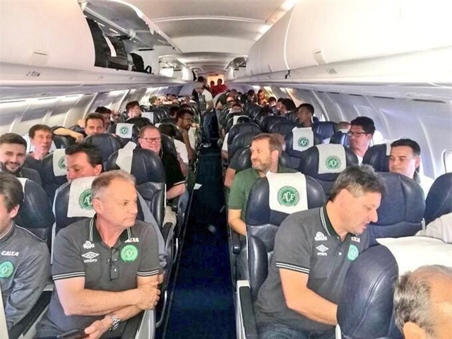Đội bóng Chapecoense của Brazil trên máy bay (Ảnh: Twitter)