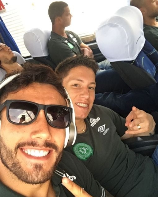 Hình ảnh các cầu thủ Brazil trước lúc máy bay cất cánh