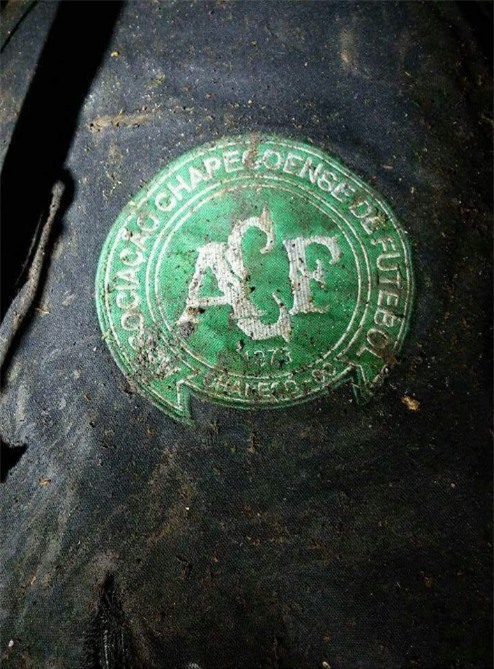 Hiện trường thảm khốc vụ rơi máy bay chở đội bóng Brazil ảnh 2