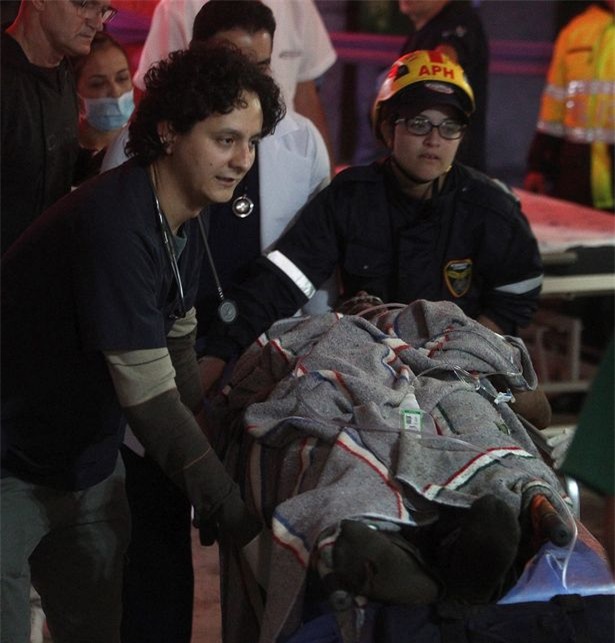 Ngồi cạnh nhau, 2 cầu thủ đội bóng đá Brazil may mắn thoát chết trong vụ tai nạn máy bay - Ảnh 5.