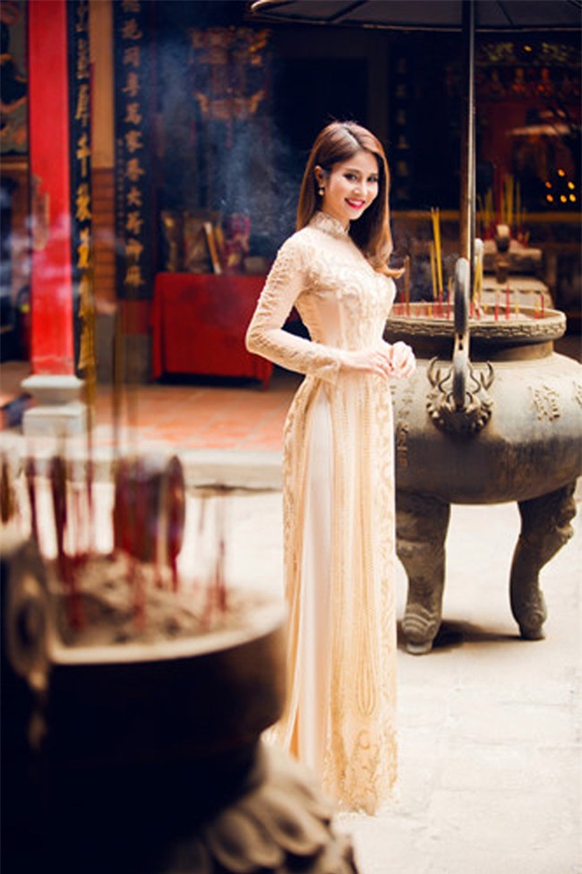 ai cung phai nhin vi vo cu phan thanh binh qua "nong" noi dong nguoi hinh anh 4