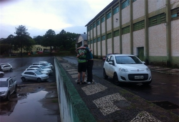 Khong khi buon dau o tru so doi bong xau so hinh anh 3