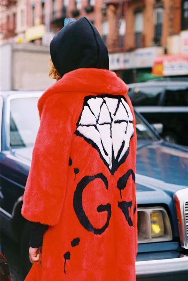 ho ngoc ha dung ao khoac kim cuong 750 trieu voi sieu sao beyonce - 9