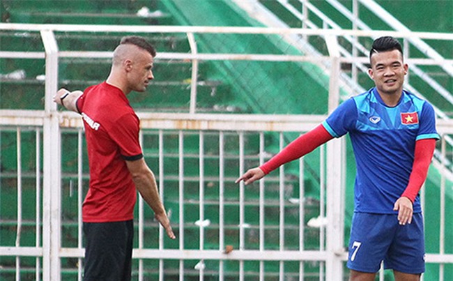 HLV Hữu Thắng chọn ai đá cạnh Xuân Trường khi Hoàng Thịnh chấn thương?-1