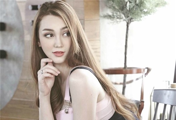 Mang trong mình hai dòng máu Thái - Pháp, cô gái 23 tuổi sở hữu vẻ đẹp tựa thiên thần.