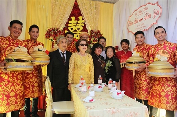 Bất ngờ trước mẹ trẻ đẹp của các danh hài Việt nổi tiếng 0