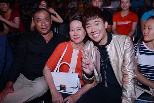 Bất ngờ trước mẹ trẻ đẹp của các danh hài Việt nổi tiếng 0