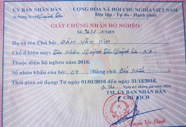 Giấy chứng nhận hộ nghèo.