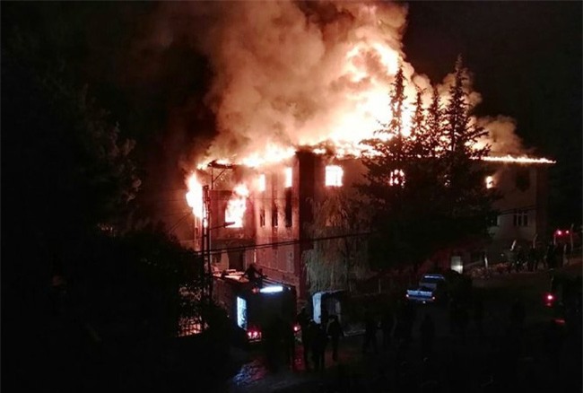 ​Cháy ký túc xá ở Thổ Nhĩ Kỳ, 12 học sinh tử nạn - Ảnh 1.