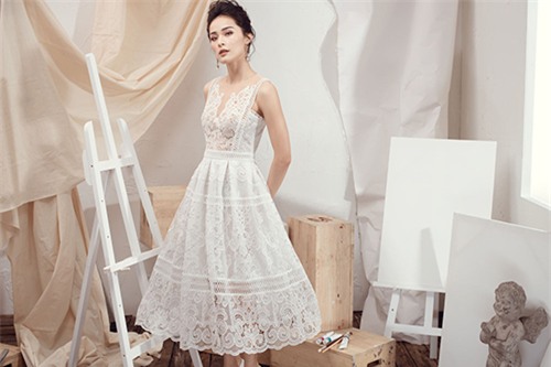 nguoi tinh cuong do la gay thuong nho khi mac vay trang tinh khoi - 4