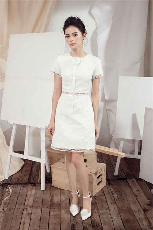 nguoi tinh cuong do la gay thuong nho khi mac vay trang tinh khoi - 12