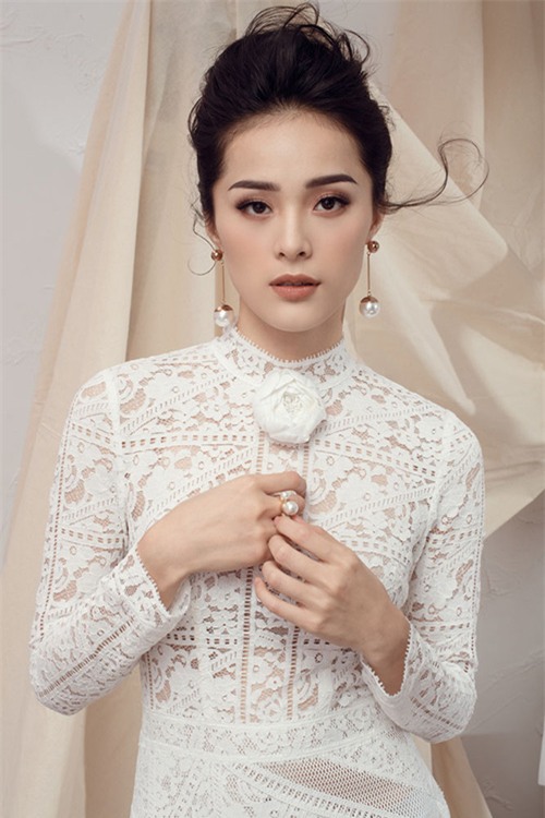 nguoi tinh cuong do la gay thuong nho khi mac vay trang tinh khoi - 13