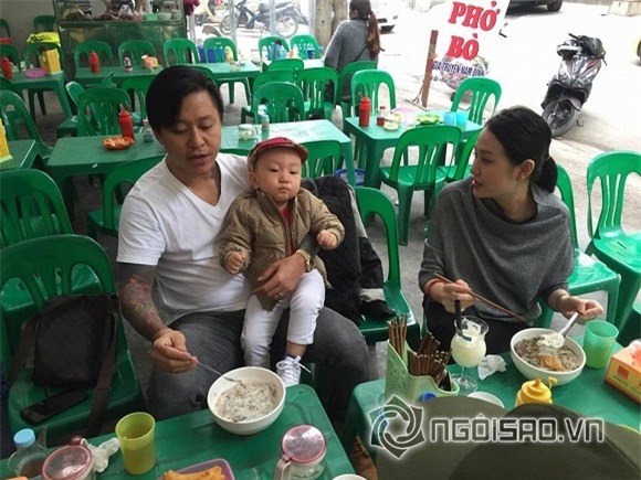 Những khoảnh khắc Tuấn Hưng chăm con  0