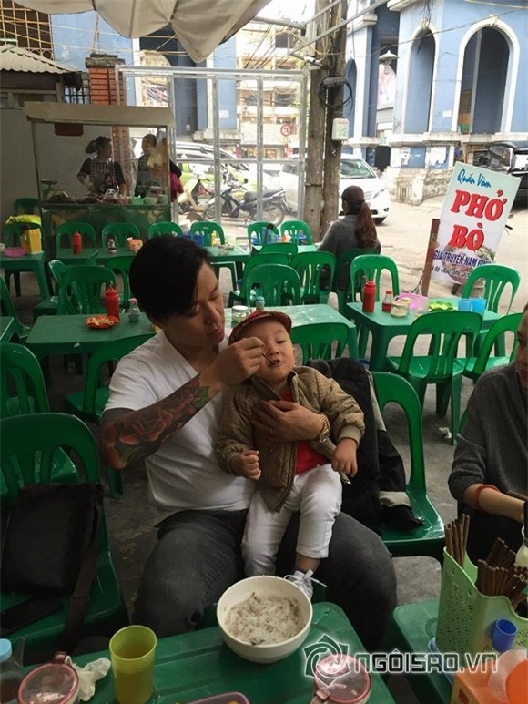 Những khoảnh khắc Tuấn Hưng chăm con  1