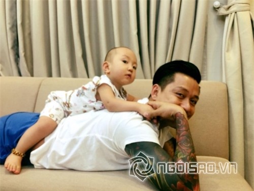 Những khoảnh khắc Tuấn Hưng chăm con  0 1