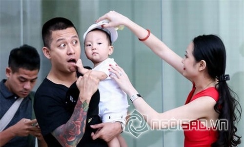 Những khoảnh khắc Tuấn Hưng chăm con  0