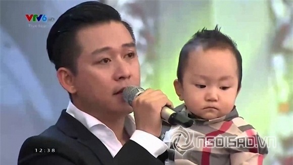 Những khoảnh khắc Tuấn Hưng chăm con  0