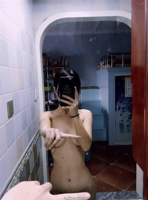 Thieu nu ro mot khoa than '1 ngon che tron 2 vong'