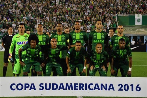 loi tien tri dang so 8 thang truoc ve tham kich roi may bay cho doi bong brazil - 2