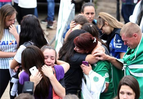 loi tien tri dang so 8 thang truoc ve tham kich roi may bay cho doi bong brazil - 3