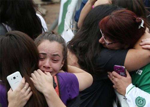 loi tien tri dang so 8 thang truoc ve tham kich roi may bay cho doi bong brazil - 4