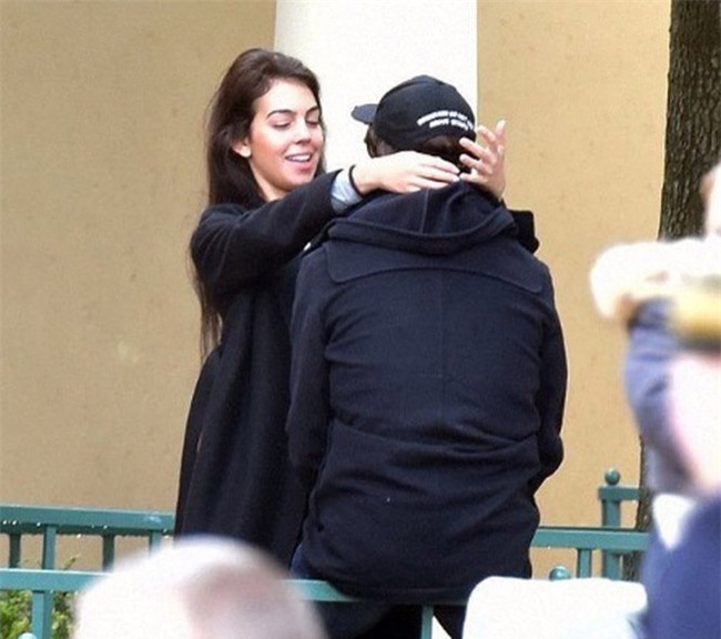 Yêu triệu phú Ronaldo, nhưng Georgina Rodriguez vẫn phải kiếm tiền bằng công việc khó tin này - Ảnh 5.