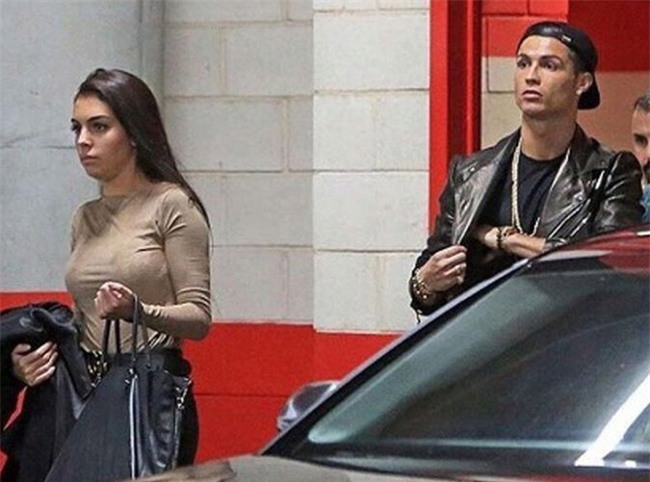 Yêu triệu phú Ronaldo, nhưng Georgina Rodriguez vẫn phải kiếm tiền bằng công việc khó tin này - Ảnh 7.