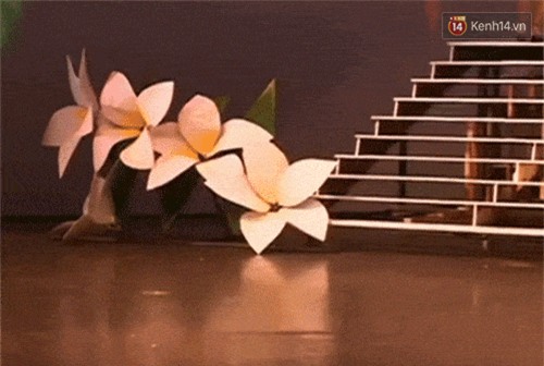 10 màn biểu diễn Victorias Secret phiên bản lỗi của các thiên thần nội y gãy cánh - Ảnh 3.