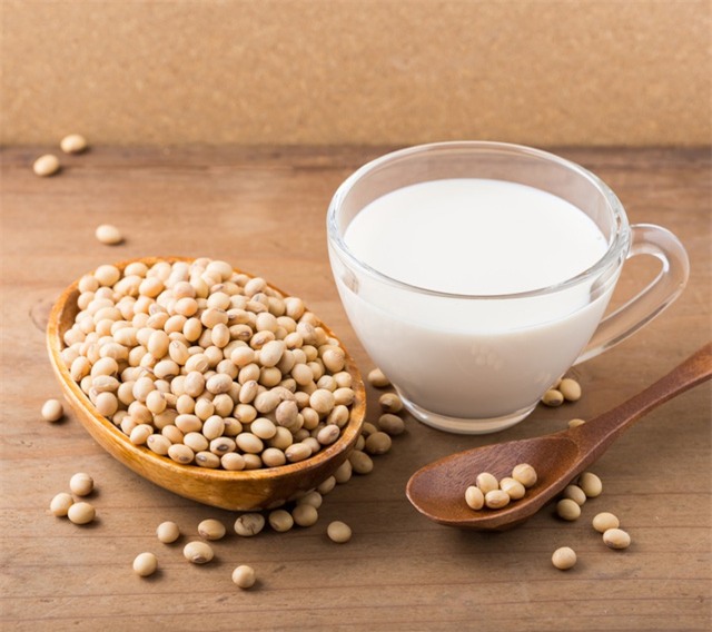 Bỏ túi 10 mẹo làm đẹp đơn giản từ đậu nành - Ảnh 1.