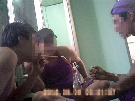 Cận cảnh một buổi ‘đập đá’ ở TP.HCM - ảnh 1