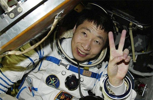 Phi hành gia TQ hé lộ tiếng gõ bí ẩn ngoài vũ trụ