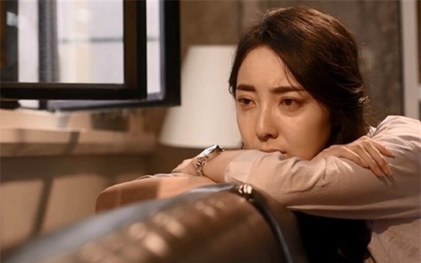 Thư gửi Hà Hồ: Cứ vui vẻ trong im lặng thôi chứ đừng xát muối vào vết thương người khác như thế!