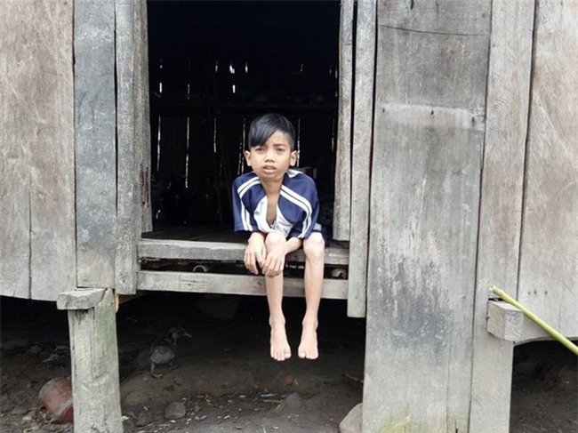 Noi buon cua cau be lung gu 90 do hinh anh 2