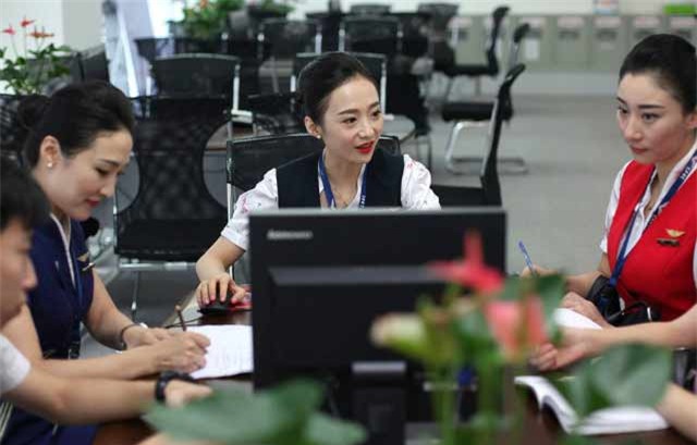 Nữ tiếp viên hàng không xinh đẹp nhất thế giới