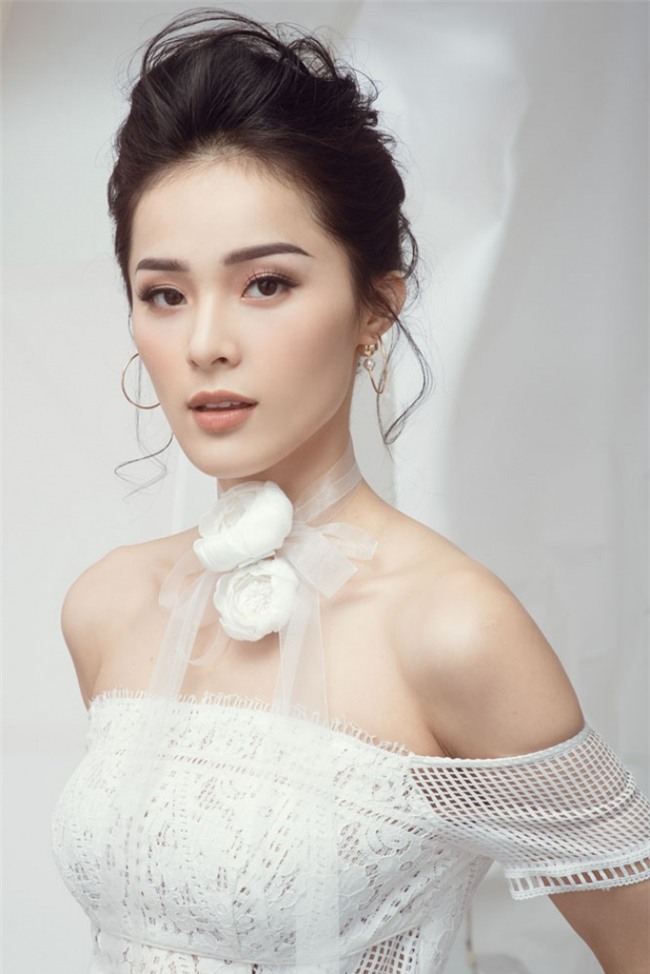 Tấm Hạ Vi "gây thương nhớ" với ren trắng xuyên thấu - 11